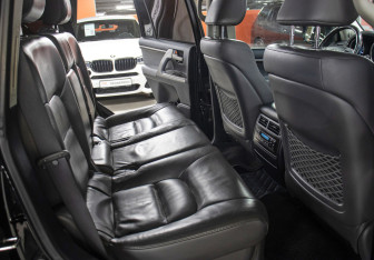 Подержанный автомобиль Toyota Land Cruiser Suv 2008 года (12 фото)