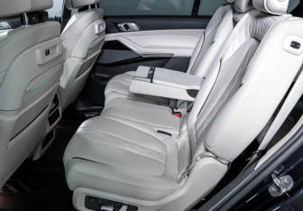 Подержанный автомобиль BMW X7 2019 года (10 фото)