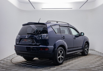 Подержанный автомобиль Mitsubishi Outlander 2011 года (5 фото)
