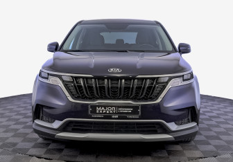 Подержанный автомобиль Kia Carnival 2021 года (2 фото)