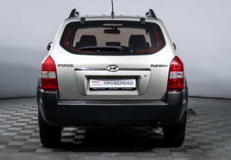 Подержанный автомобиль Hyundai Tucson 2007 года (6 фото)