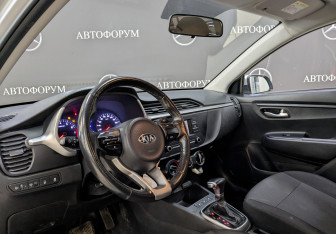 Подержанный автомобиль Kia Rio Hatchback 2021 года (14 фото)