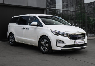 Подержанный автомобиль Kia Carnival 2018 года (3 фото)