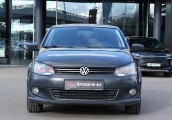 Подержанный автомобиль Volkswagen Polo Sedan 2015 года (2 фото)