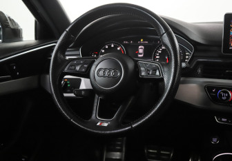 Подержанный автомобиль Audi A4 Sedan 2016 года (15 фото)