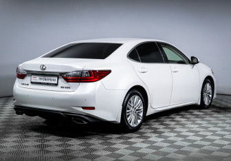 Подержанный автомобиль Lexus ES 2015 года (5 фото)