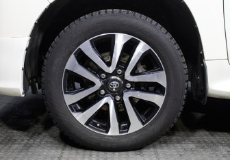 Подержанный автомобиль Toyota Land Cruiser Suv 2018 года (28 фото)