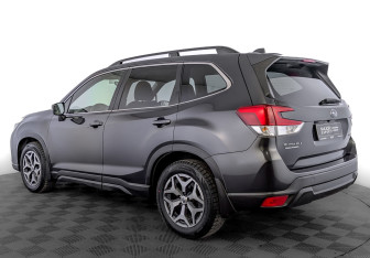 Подержанный автомобиль Subaru Forester Suv 2018 года (7 фото)