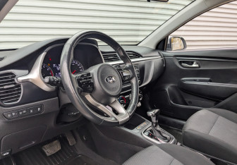Подержанный автомобиль Kia Rio Hatchback 2021 года (16 фото)