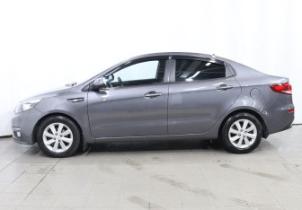 Подержанный автомобиль Kia Rio Sedan 2016 года (8 фото)