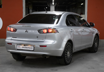 Подержанный автомобиль Mitsubishi Lancer Sedan 2011 года (5 фото)