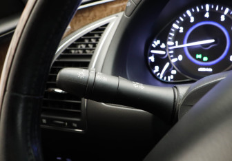 Подержанный автомобиль Infiniti QX80 2014 года (23 фото)