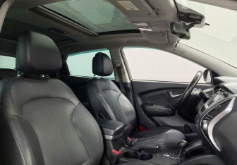 Подержанный автомобиль Hyundai ix35 2011 года (12 фото)