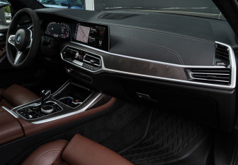 Подержанный автомобиль BMW X7 2019 года (7 фото)