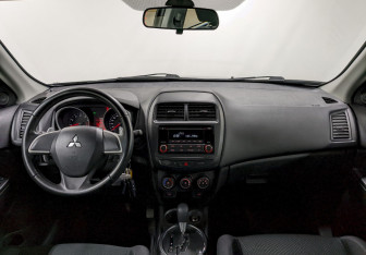 Подержанный автомобиль Mitsubishi ASX 2014 года (22 фото)