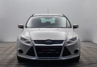 Подержанный автомобиль Ford Focus Hatchback 2011 года (8 фото)