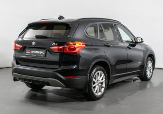 Подержанный автомобиль BMW X1 2017 года (5 фото)