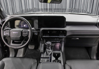 Подержанный автомобиль Toyota Land Cruiser Prado 2024 года (16 фото)