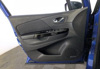 Подержанный автомобиль Renault Kaptur 2020 года (21 фото)