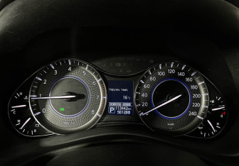 Подержанный автомобиль Infiniti QX80 2018 года (11 фото)