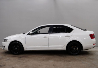 Подержанный автомобиль Skoda Octavia Liftback 2014 года (4 фото)
