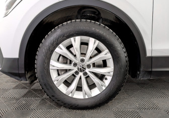 Подержанный автомобиль Volkswagen Tiguan 2021 года (18 фото)