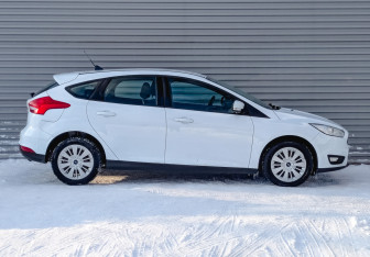 Подержанный автомобиль Ford Focus Hatchback 2018 года (4 фото)