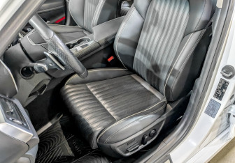 Подержанный автомобиль Genesis G70 2019 года (20 фото)