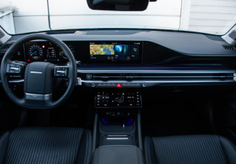 Подержанный автомобиль Hyundai Grandeur 2023 года (11 фото)
