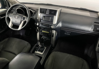 Подержанный автомобиль Toyota Land Cruiser Prado 2011 года (9 фото)