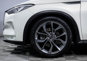 Подержанный автомобиль Infiniti QX50 2018 года (15 фото)
