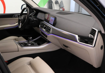 Подержанный автомобиль BMW X5 2019 года (23 фото)