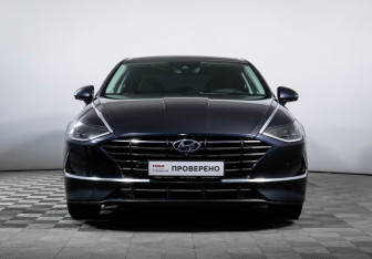 Подержанный автомобиль Hyundai Sonata 2019 года (2 фото)