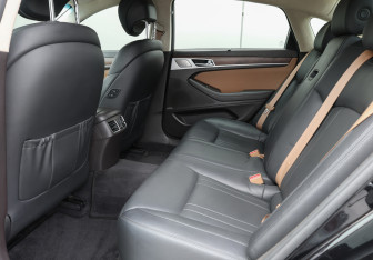 Подержанный автомобиль Genesis G80 2020 года (11 фото)