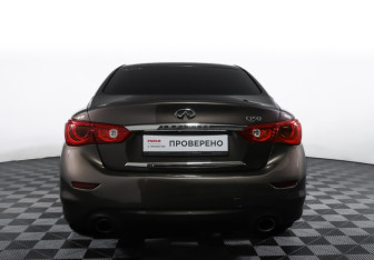 Подержанный автомобиль Infiniti Q50 2014 года (6 фото)