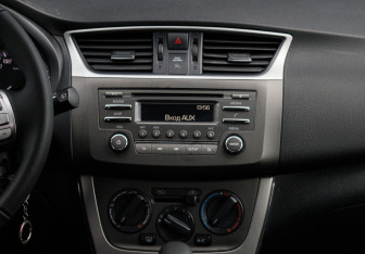 Подержанный автомобиль Nissan Tiida Hatchback 2015 года (10 фото)