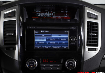 Подержанный автомобиль Mitsubishi Pajero 2014 года (14 фото)