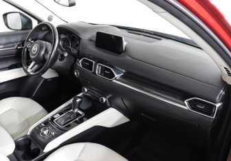 Подержанный автомобиль Mazda CX-5 2018 года (10 фото)