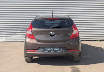 Подержанный автомобиль Hyundai Solaris Hatchback 2014 года (6 фото)