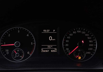 Подержанный автомобиль Volkswagen Caravelle 2011 года (13 фото)