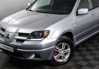 Подержанный автомобиль Mitsubishi Outlander 2003 года (21 фото)