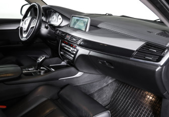 Подержанный автомобиль BMW X6 2015 года (11 фото)