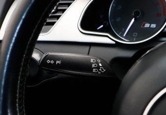 Подержанный автомобиль Audi S5 Coupe 2012 года (22 фото)