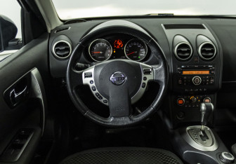 Подержанный автомобиль Nissan Qashqai+2 2009 года (12 фото)