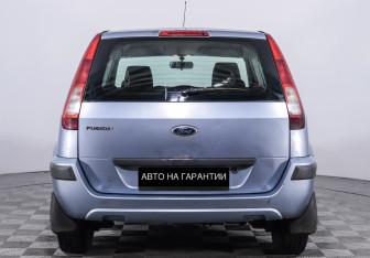 Подержанный автомобиль Ford Fusion 2007 года (7 фото)