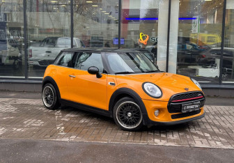 Подержанный автомобиль MINI Hatch 2016 года (3 фото)