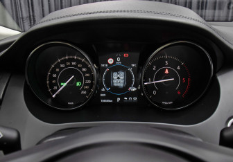 Подержанный автомобиль Jaguar E-Pace 2018 года (12 фото)