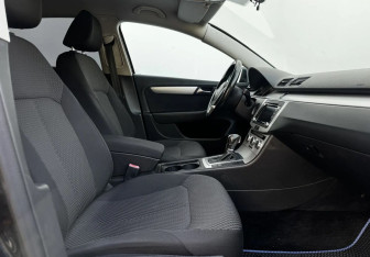 Подержанный автомобиль Volkswagen Passat Sedan 2012 года (10 фото)