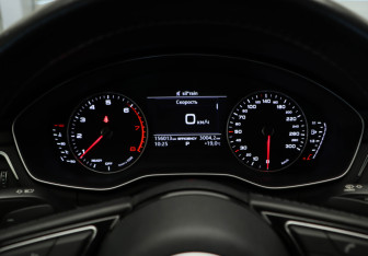 Подержанный автомобиль Audi A4 Sedan 2018 года (11 фото)