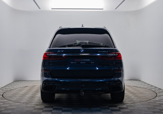 Подержанный автомобиль BMW X7 2020 года (5 фото)
